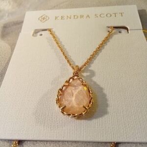 NWT & DUST BAG KENDRA SCOTT Macrame Dee pendant necklace in blushwood & 14K Gold